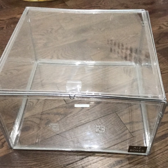 Clear hat box (hat box is not included) great for displaying in closet! - Picture 4 of 12